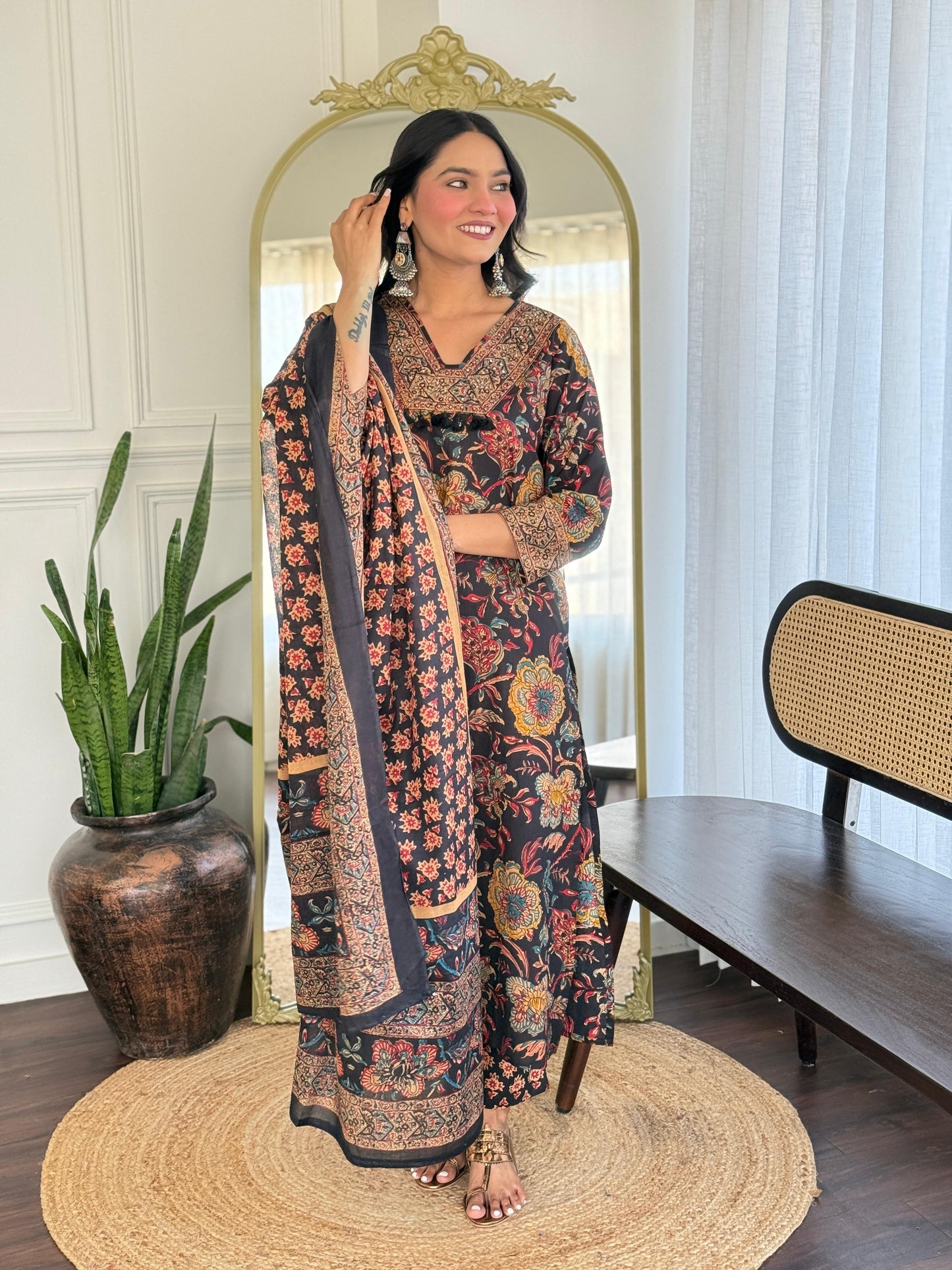 The Lady Crown – Black Floral Pure Cotton 3-Piece Suit Set with Handwork & Mulmul Dupatta