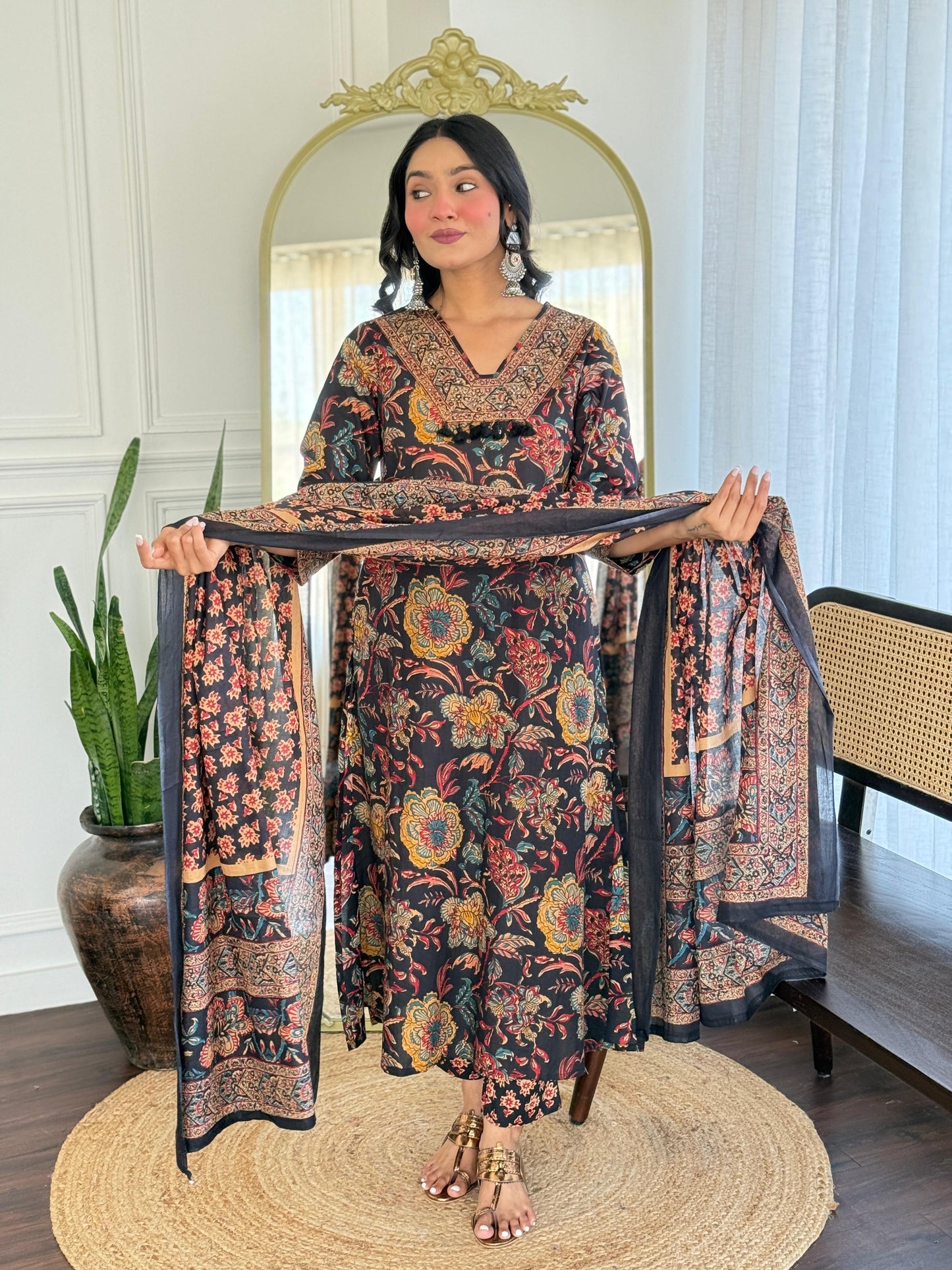 The Lady Crown – Black Floral Pure Cotton 3-Piece Suit Set with Handwork & Mulmul Dupatta