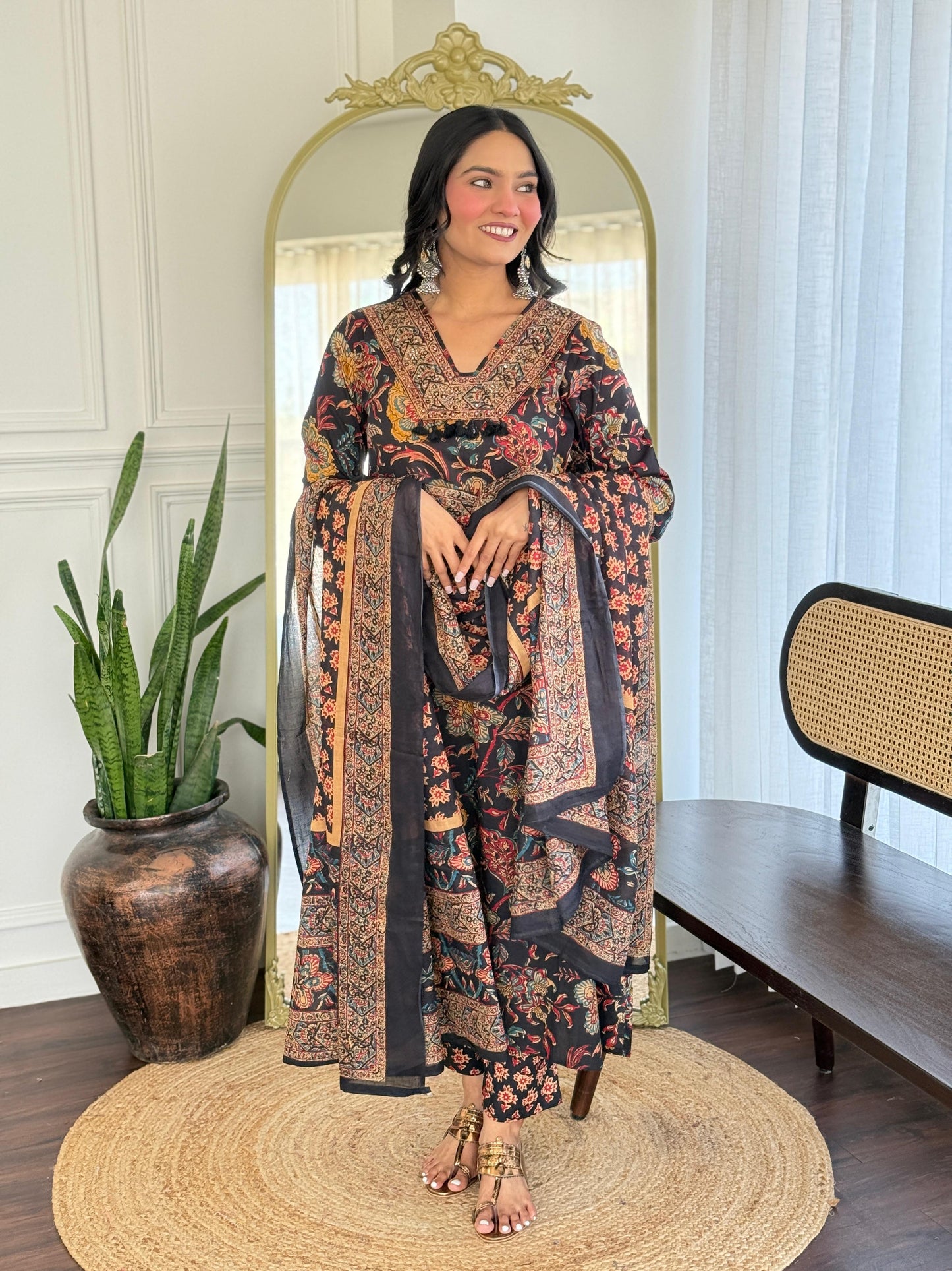 The Lady Crown – Black Floral Pure Cotton 3-Piece Suit Set with Handwork & Mulmul Dupatta
