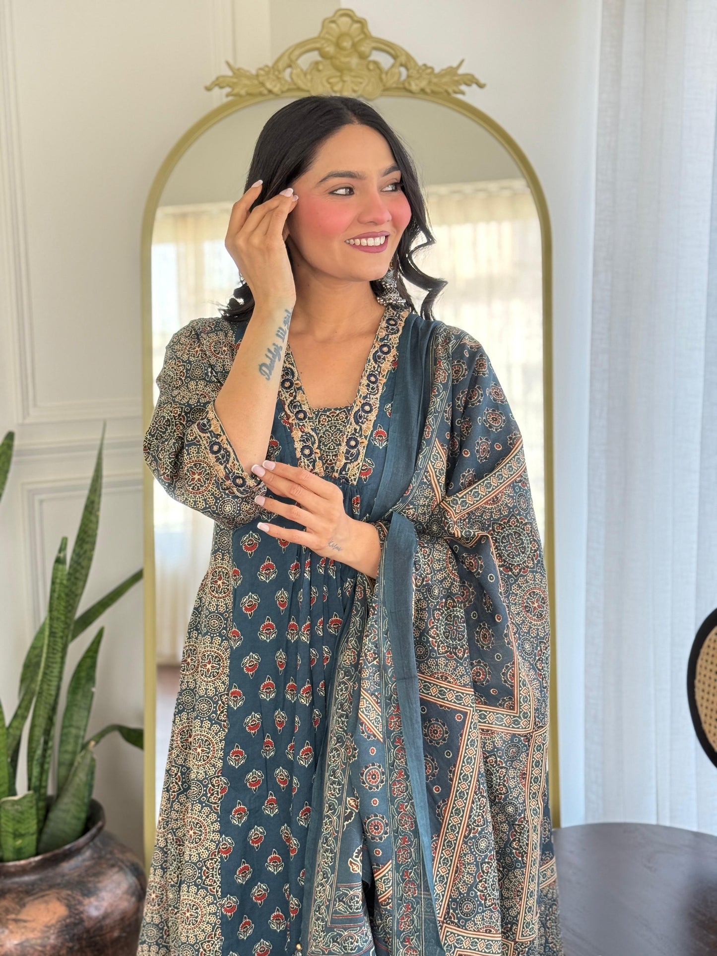The Lady Crown – Cotton 3-Piece Suit Set with Sequence Embroidery & Mulmul Dupatta (2 Color Options)