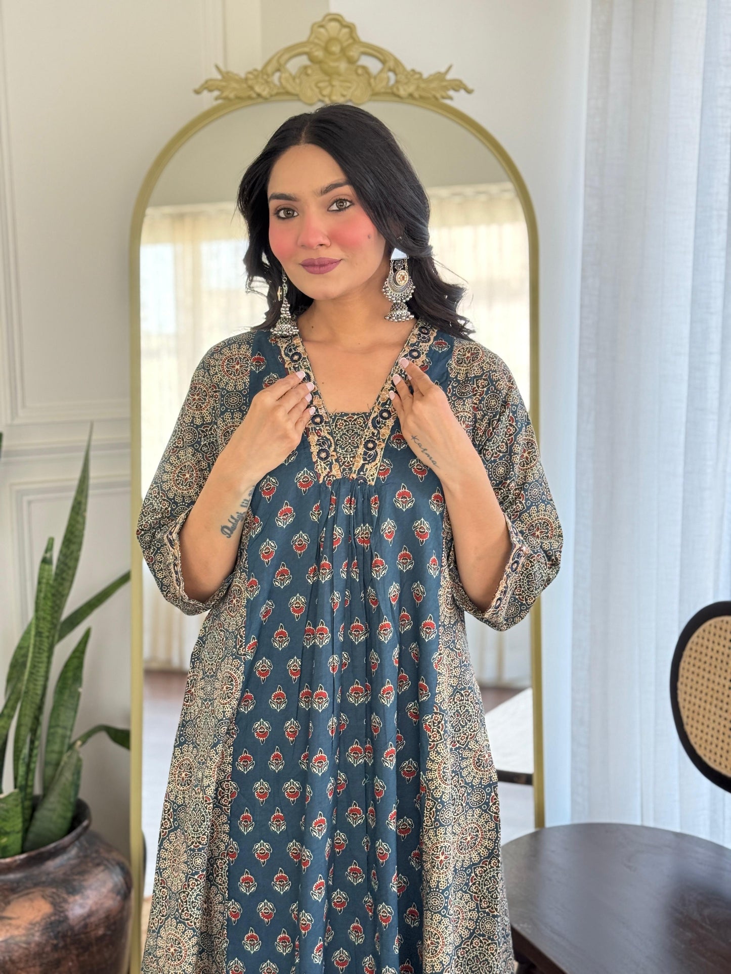 The Lady Crown – Cotton 3-Piece Suit Set with Sequence Embroidery & Mulmul Dupatta (2 Color Options)