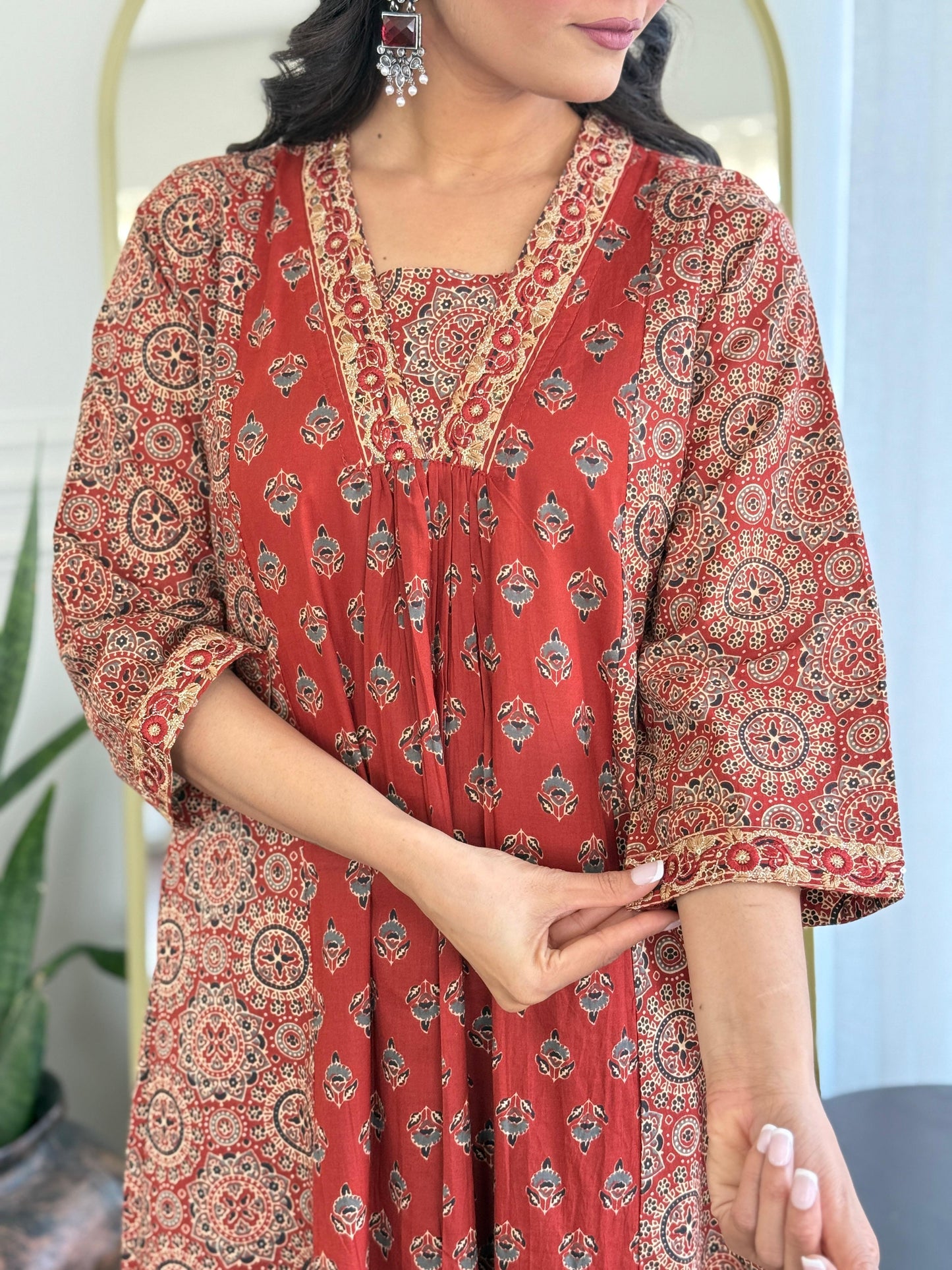 The Lady Crown – Cotton 3-Piece Suit Set with Sequence Embroidery & Mulmul Dupatta (2 Color Options)