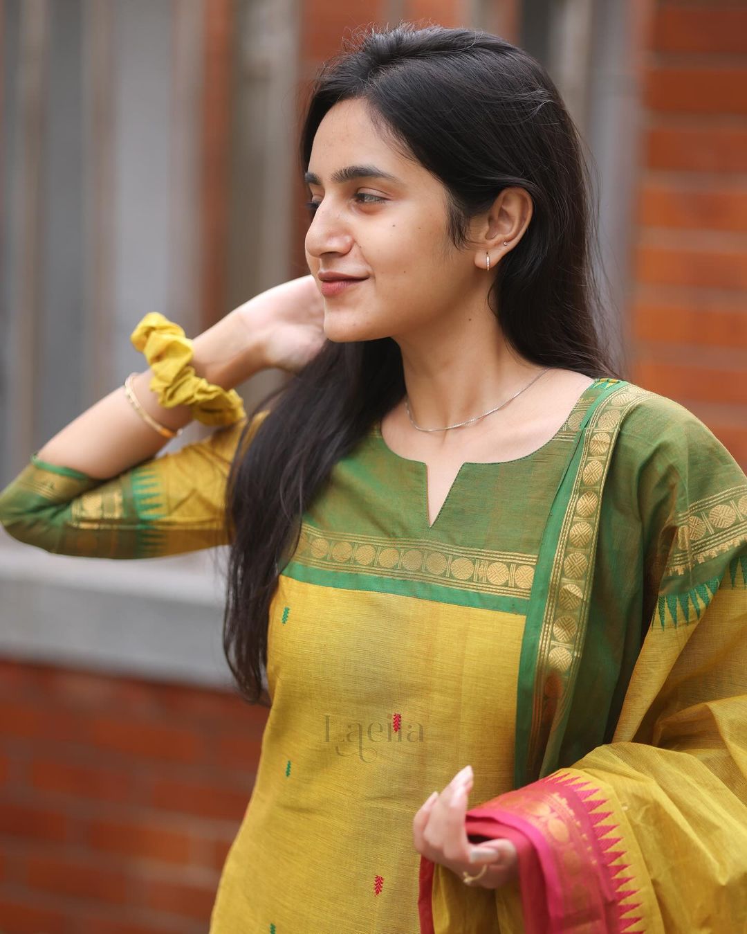 The Lady Crown – Yellow & Green Varanika/Kasturi Premium Kanchi Cotton Suit Set with Jacquard Dupatta & Zari Weaving