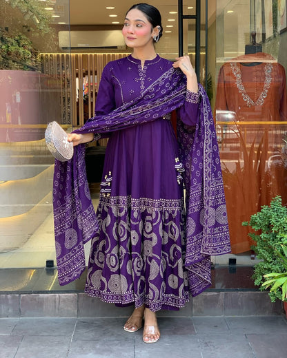 The Lady Crown – Padmavati Dark Purple Pure Muslin Silk Festival Suit Set with Dupatta & Pearl Necklace