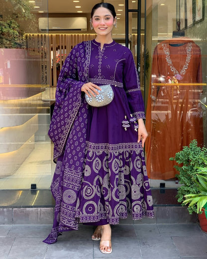 The Lady Crown – Padmavati Dark Purple Pure Muslin Silk Festival Suit Set with Dupatta & Pearl Necklace