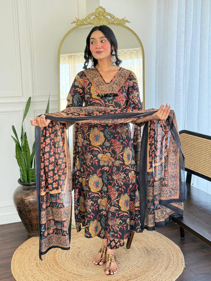 The Lady Crown – Black Floral Pure Cotton 3-Piece Suit Set with Handwork & Mulmul Dupatta