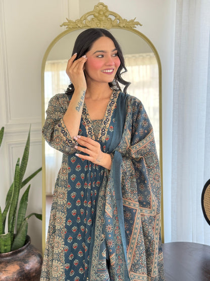 The Lady Crown – Cotton 3-Piece Suit Set with Sequence Embroidery & Mulmul Dupatta (2 Color Options)