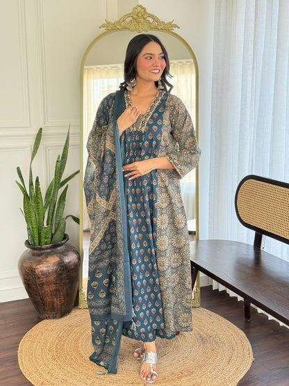 The Lady Crown – Cotton 3-Piece Suit Set with Sequence Embroidery & Mulmul Dupatta (2 Color Options)