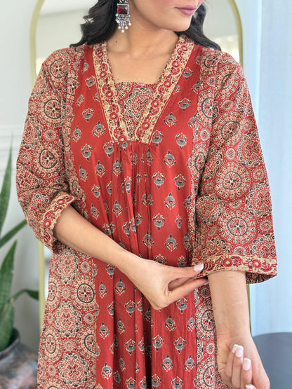 The Lady Crown – Cotton 3-Piece Suit Set with Sequence Embroidery & Mulmul Dupatta (2 Color Options)