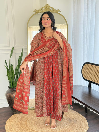 The Lady Crown – Cotton 3-Piece Suit Set with Sequence Embroidery & Mulmul Dupatta (2 Color Options)